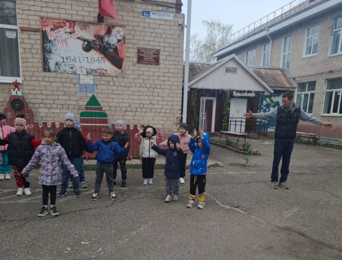 Здоровье в порядке - спасибо зарядке! Здоровье в порядке - спасибо зарядке!.
